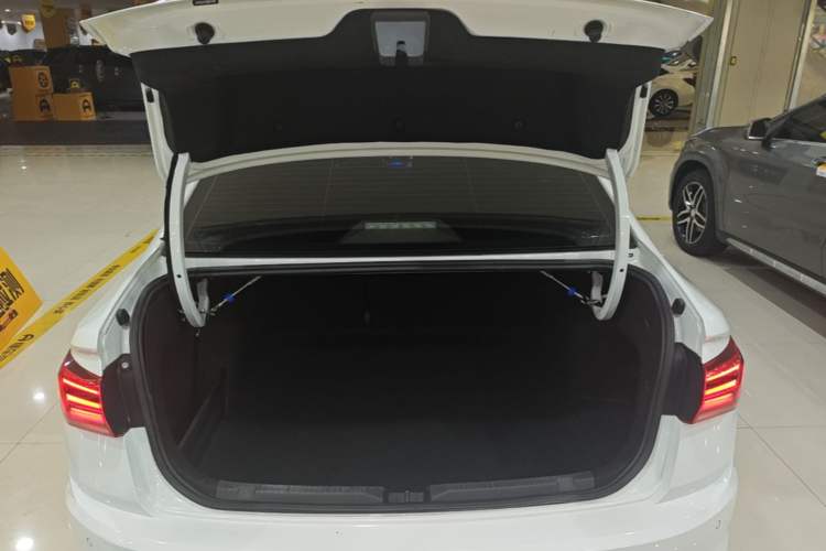 Used Volkswagen Bora 2021 1.5L Automatic Fashionable Smart Connectivity Version Trunk