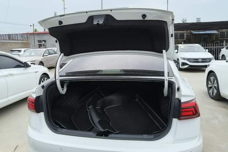 Used Volkswagen Bora 2021 1.5L Automatic Comfort Smart Connect Edition Trunk