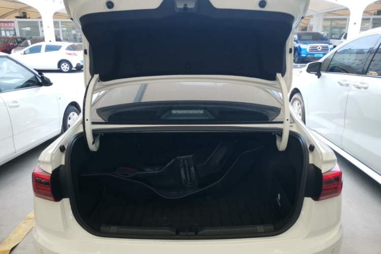 Used Volkswagen Bora 2021 1.5L Automatic Fashionable Smart Connectivity Version Trunk