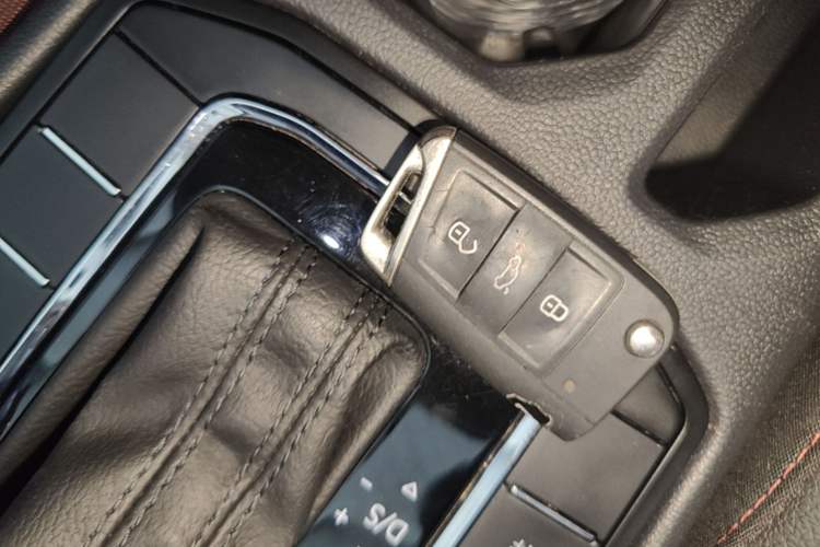 Used Volkswagen Bora 2021 1.5L Automatic Elite Smart Connect Edition Vehicle Key