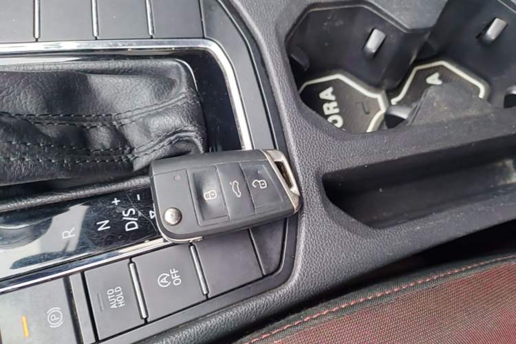 Used Volkswagen Bora 2021 1.5L Automatic Elite Smart Connect Edition Vehicle Key