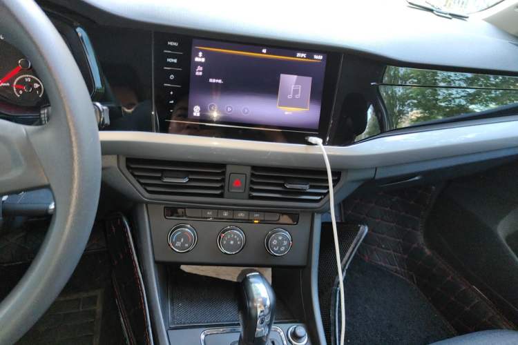 Used Volkswagen Bora 2021 1.5L Automatic Fashionable Smart Connectivity Version Audio And AC Panel