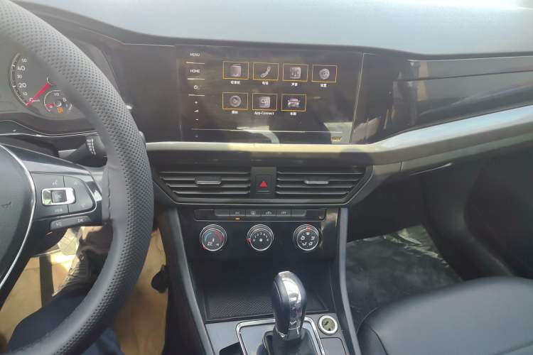 Used Volkswagen Bora 2021 1.5L Automatic Comfort Smart Connect Edition Audio And AC Panel