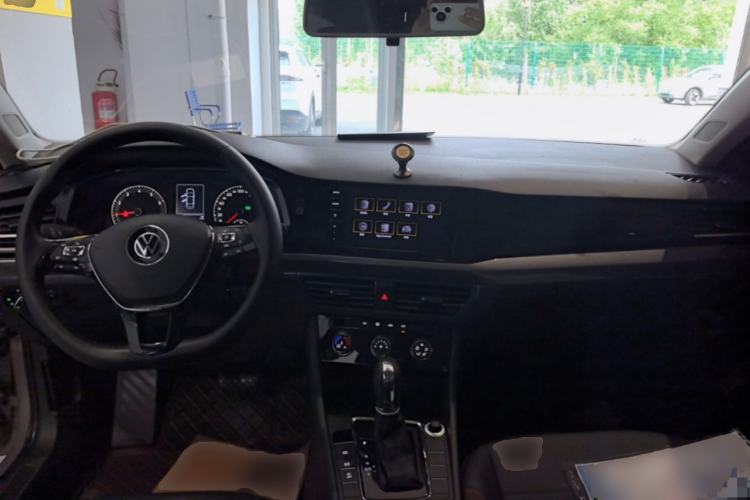 Used Volkswagen Bora 2021 1.5L Automatic Comfort Smart Connect Edition Center Console