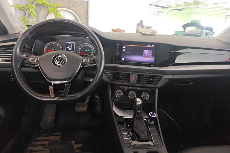 Used Volkswagen Bora 2021 1.5L Automatic Elite Smart Connect Edition Center Console