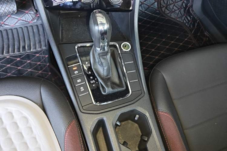 Used Volkswagen Bora 2021 1.5L Automatic Comfort Smart Connect Edition Gear Lever