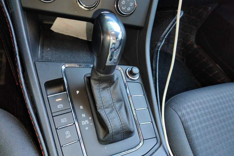 Used Volkswagen Bora 2021 1.5L Automatic Fashionable Smart Connectivity Version Gear Lever
