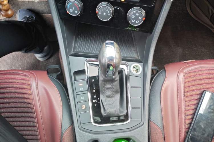Used Volkswagen Bora 2021 1.5L Automatic Comfort Smart Connect Edition Gear Lever