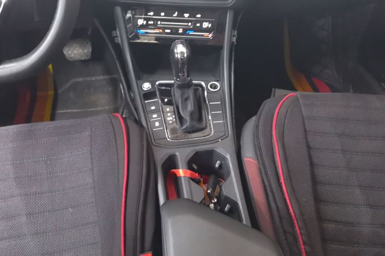 Used Volkswagen Bora 2021 1.5L Automatic Elite Smart Connect Edition Gear Lever