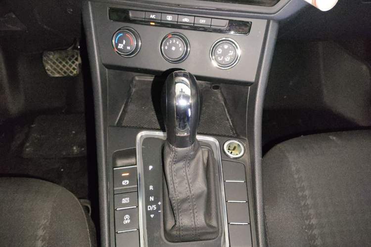 Used Volkswagen Bora 2021 1.5L Automatic Fashionable Smart Connectivity Version Gear Lever
