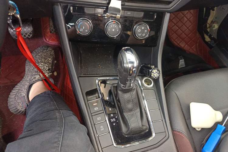 Used Volkswagen Bora 2021 1.5L Automatic Comfort Smart Connect Edition Gear Lever