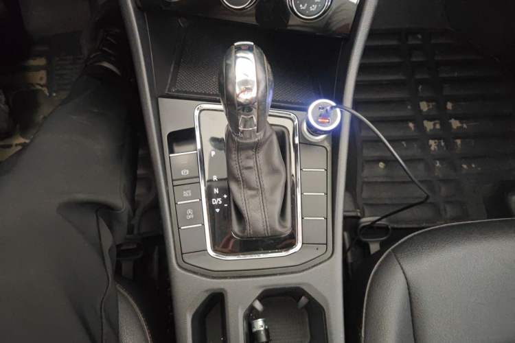 Used Volkswagen Bora 2021 1.5L Automatic Elite Smart Connect Edition Gear Lever