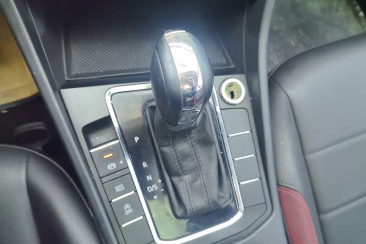 Used Volkswagen Bora 2021 1.5L Automatic Comfort Smart Connect Edition Gear Lever