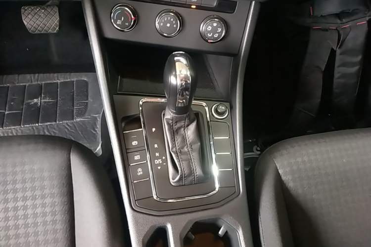 Used Volkswagen Bora 2021 1.5L Automatic Fashionable Smart Connectivity Version Gear Lever