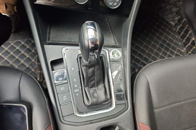 Used Volkswagen Bora 2021 1.5L Automatic Comfort Smart Connect Edition Gear Lever