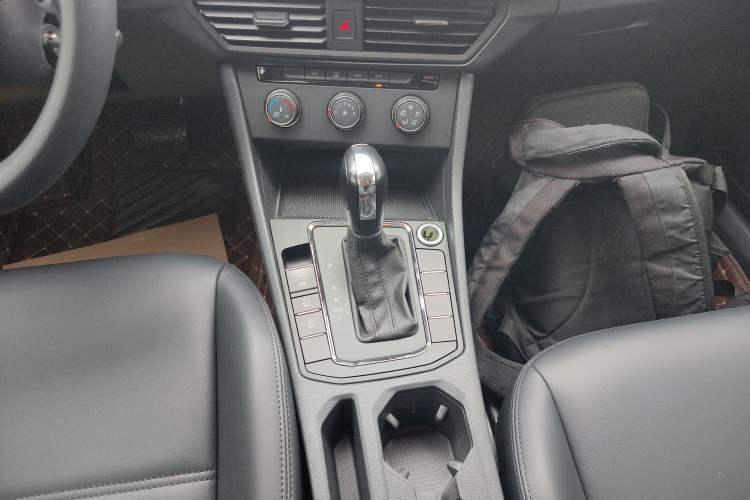 Used Volkswagen Bora 2021 1.5L Automatic Fashionable Smart Connectivity Version Gear Lever