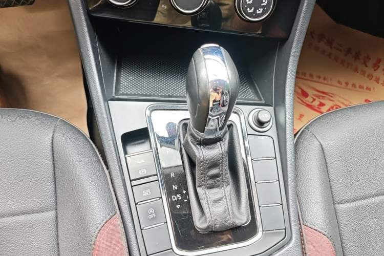 Used Volkswagen Bora 2021 1.5L Automatic Comfort Smart Connect Edition Gear Lever