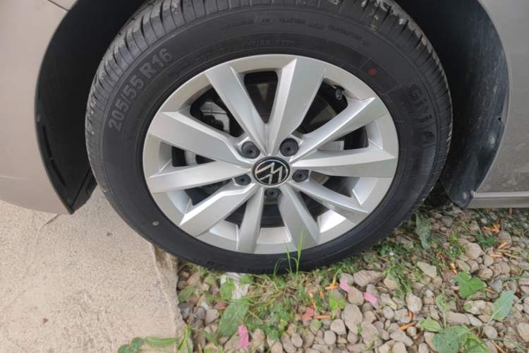 Used Volkswagen Bora 2021 280TSI DSG Elite Smart Connectivity Version Left Front Wheel Hub