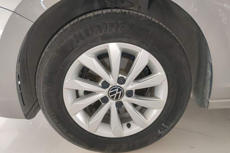 Used Volkswagen Bora 2021 1.5L Automatic Fashionable Smart Connectivity Version Left Front Wheel Hub