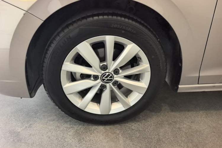 Used Volkswagen Bora 2021 1.5L Automatic Comfort Smart Connect Edition Left Front Wheel Hub
