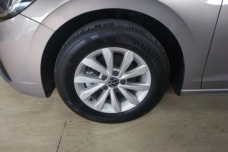 Used Volkswagen Bora 2021 1.5L Automatic Fashionable Smart Connectivity Version Left Front Wheel Hub