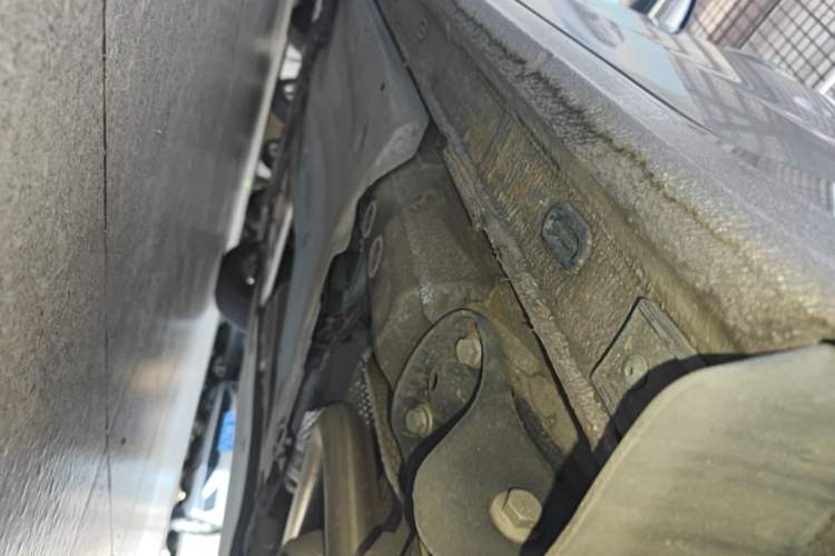 Used Volkswagen Bora 2021 1.5L Automatic Comfort Smart Connect Edition Left Side Sill