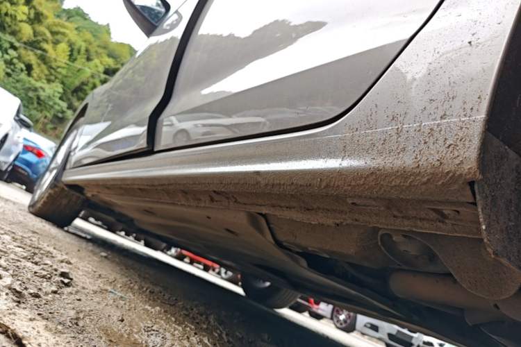 Used Volkswagen Bora 2021 1.5L Automatic Comfort Smart Connect Edition Left Side Sill