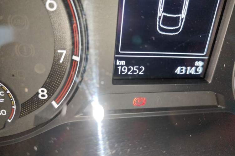 Used Volkswagen Bora 2021 1.5L Automatic Fashionable Smart Connectivity Version Odometer Close Up
