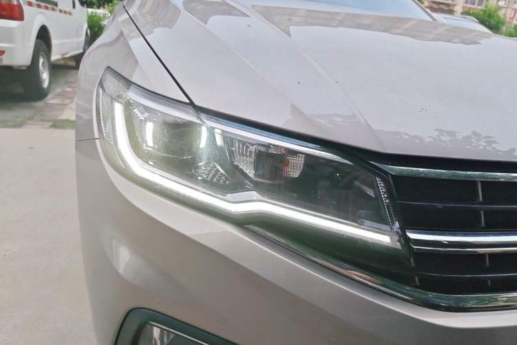Used Volkswagen Bora 2021 1.5L Automatic Comfort Smart Connect Edition Right Front Headlight