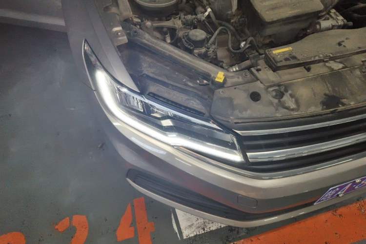 Used Volkswagen Bora 2021 1.5L Automatic Fashionable Smart Connectivity Version Right Front Headlight