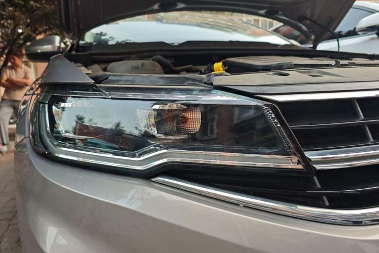 Used Volkswagen Bora 2021 1.5L Automatic Comfort Smart Connect Edition Right Front Headlight