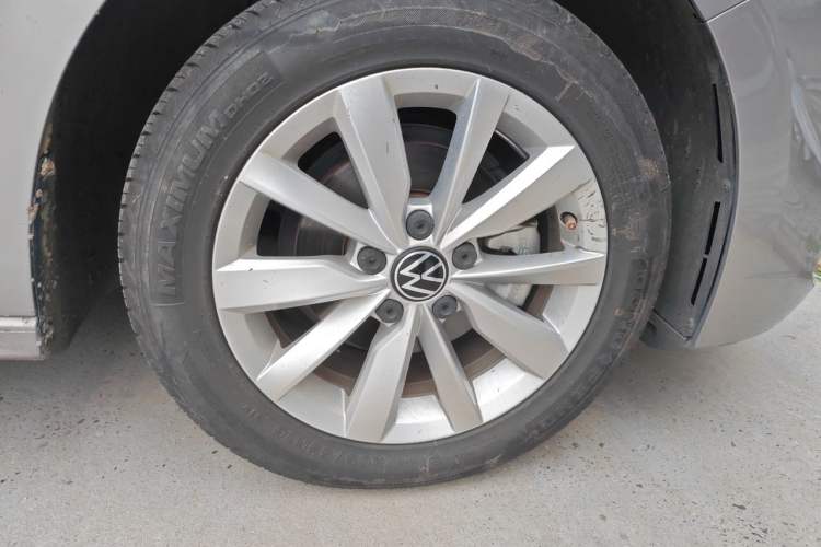 Used Volkswagen Bora 2021 1.5L Automatic Comfort Smart Connect Edition Right Front Wheel Hub