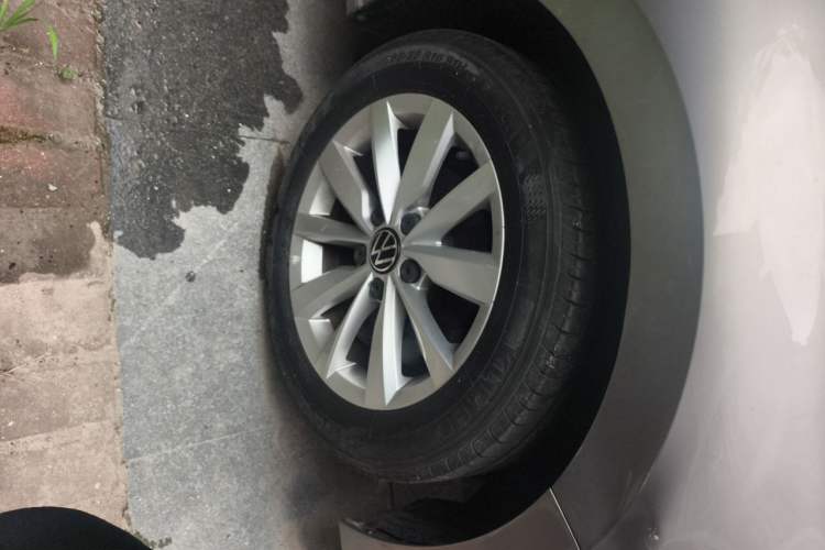 Used Volkswagen Bora 2021 1.5L Manual Comfort Smart Connect Edition Right Front Wheel Hub