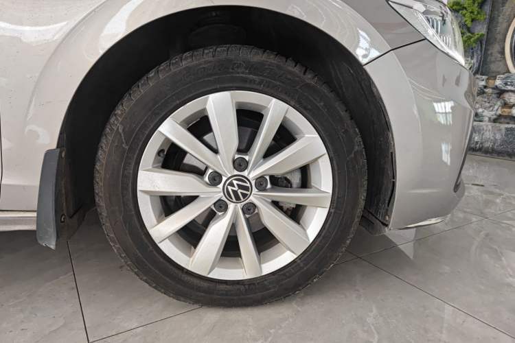 Used Volkswagen Bora 2021 1.5L Automatic Elite Smart Connect Edition Right Front Wheel Hub