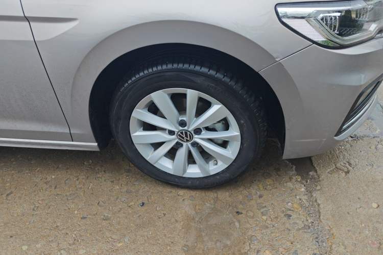 Used Volkswagen Bora 2021 1.5L Automatic Comfort Smart Connect Edition Right Front Wheel Hub