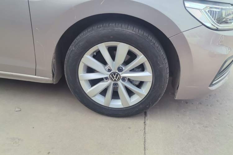 Used Volkswagen Bora 2021 1.5L Automatic Comfort Smart Connect Edition Right Front Wheel Hub