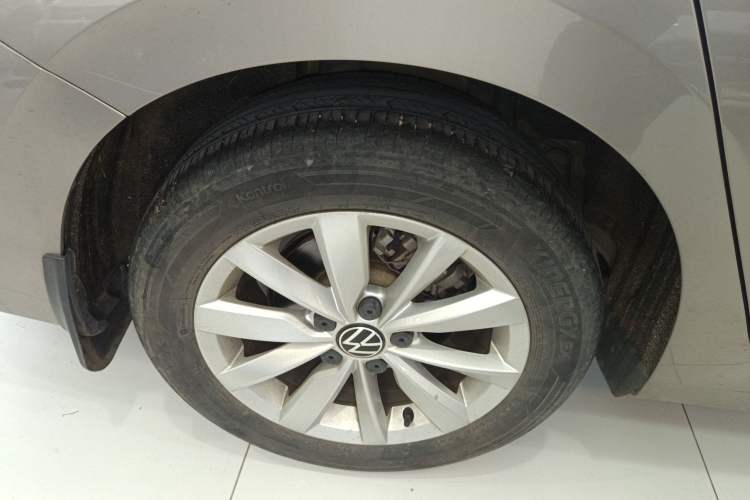 Used Volkswagen Bora 2021 1.5L Automatic Comfort Smart Connect Edition Right Rear Wheel Hub