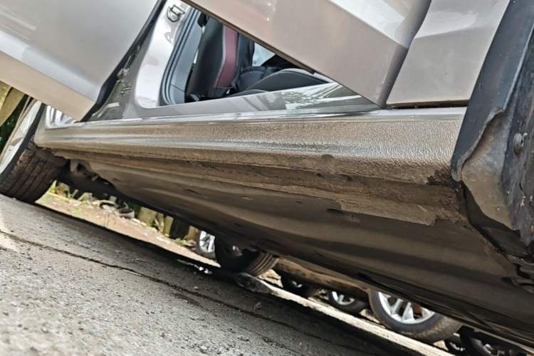 Used Volkswagen Bora 2021 1.5L Automatic Comfort Smart Connect Edition Right Side Sill