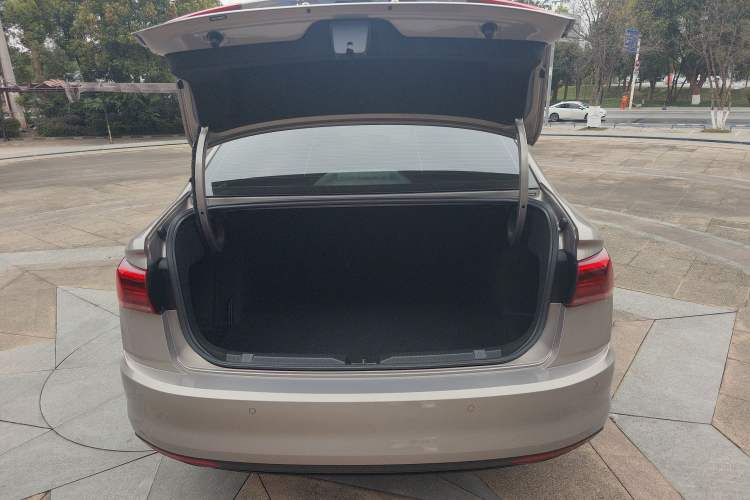 Used Volkswagen Bora 2021 1.5L Automatic Fashionable Smart Connectivity Version Trunk