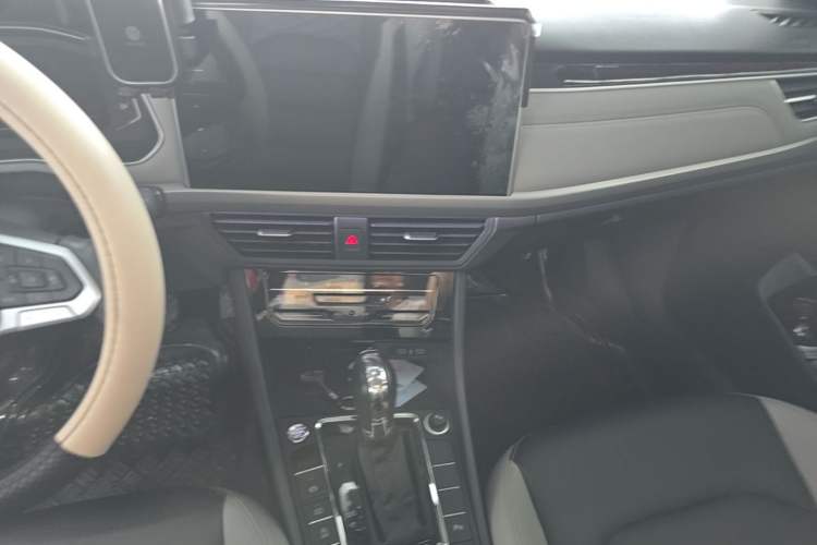 Used Volkswagen Bora 2023 300TSI DSG Prestige Edition Audio And AC Panel