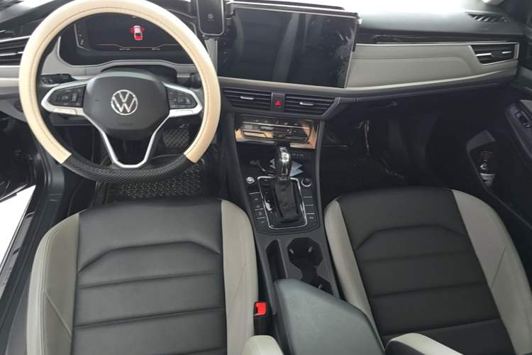 Used Volkswagen Bora 2023 300TSI DSG Prestige Edition Center Console