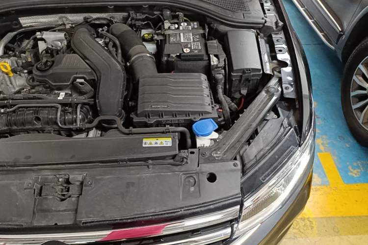 Used Volkswagen Bora 2023 300TSI DSG Prestige Edition Engine Bay Left
