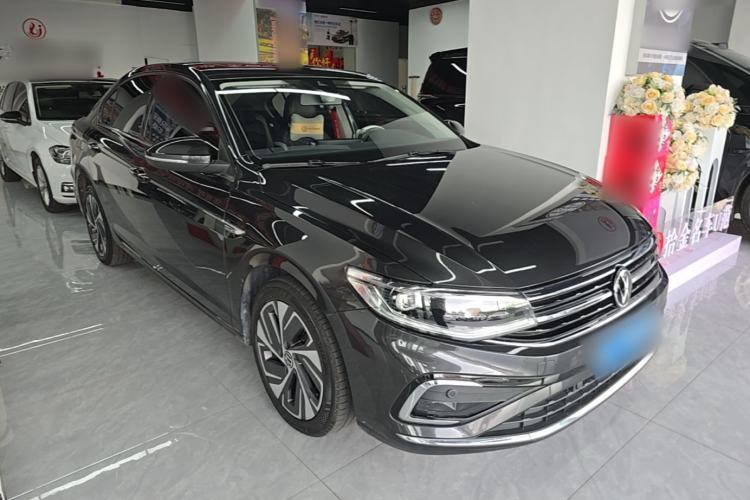 Used Volkswagen Bora 2023 300TSI DSG Prestige Edition Front Right 45 Deg