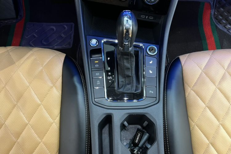 Used Volkswagen Bora 2023 200TSI DSG SmartDrive PRO Edition Gear Lever