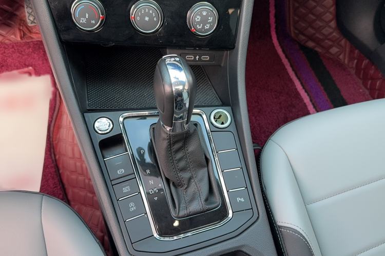 Used Volkswagen Bora 2023 200TSI DSG YueXing PRO Edition Gear Lever