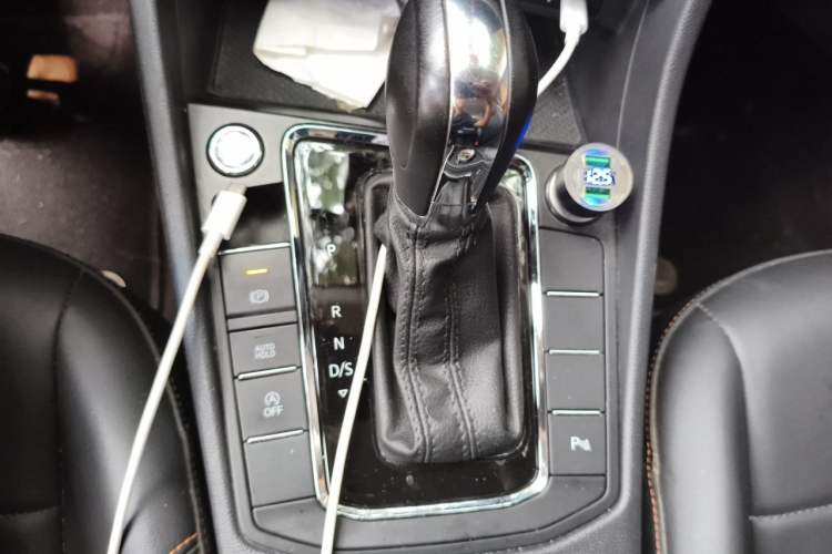 Used Volkswagen Bora 2023 200TSI DSG YueXing PRO Edition Gear Lever