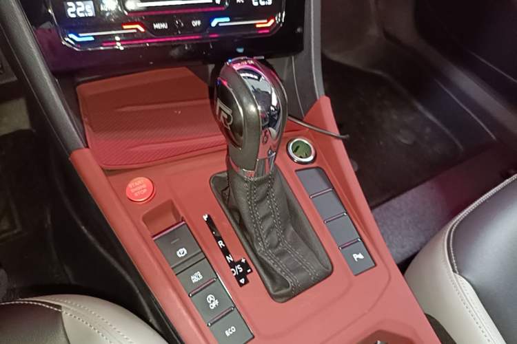 Used Volkswagen Bora 2023 300TSI DSG Prestige Edition Gear Lever