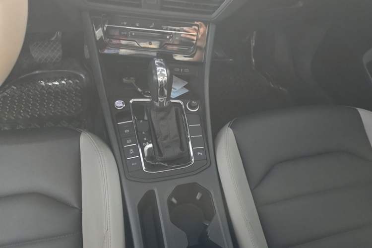 Used Volkswagen Bora 2023 300TSI DSG Prestige Edition Gear Lever