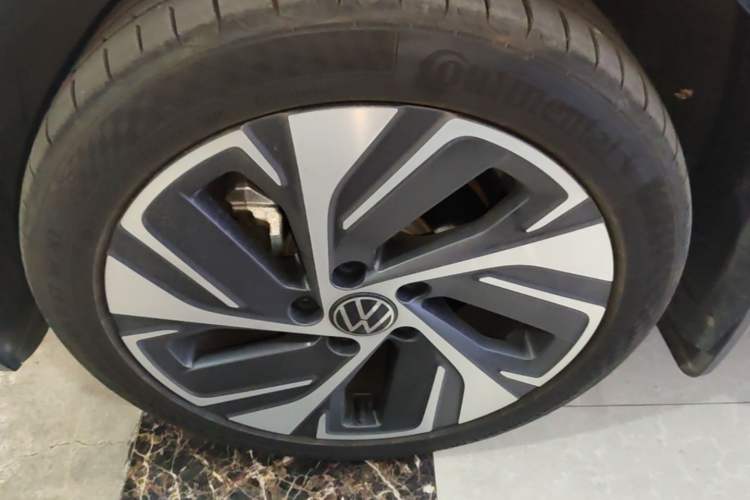 Used Volkswagen Bora 2023 300TSI DSG Prestige Edition Left Front Wheel Hub
