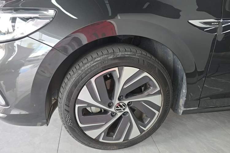 Used Volkswagen Bora 2023 300TSI DSG Prestige Edition Left Front Wheel Hub